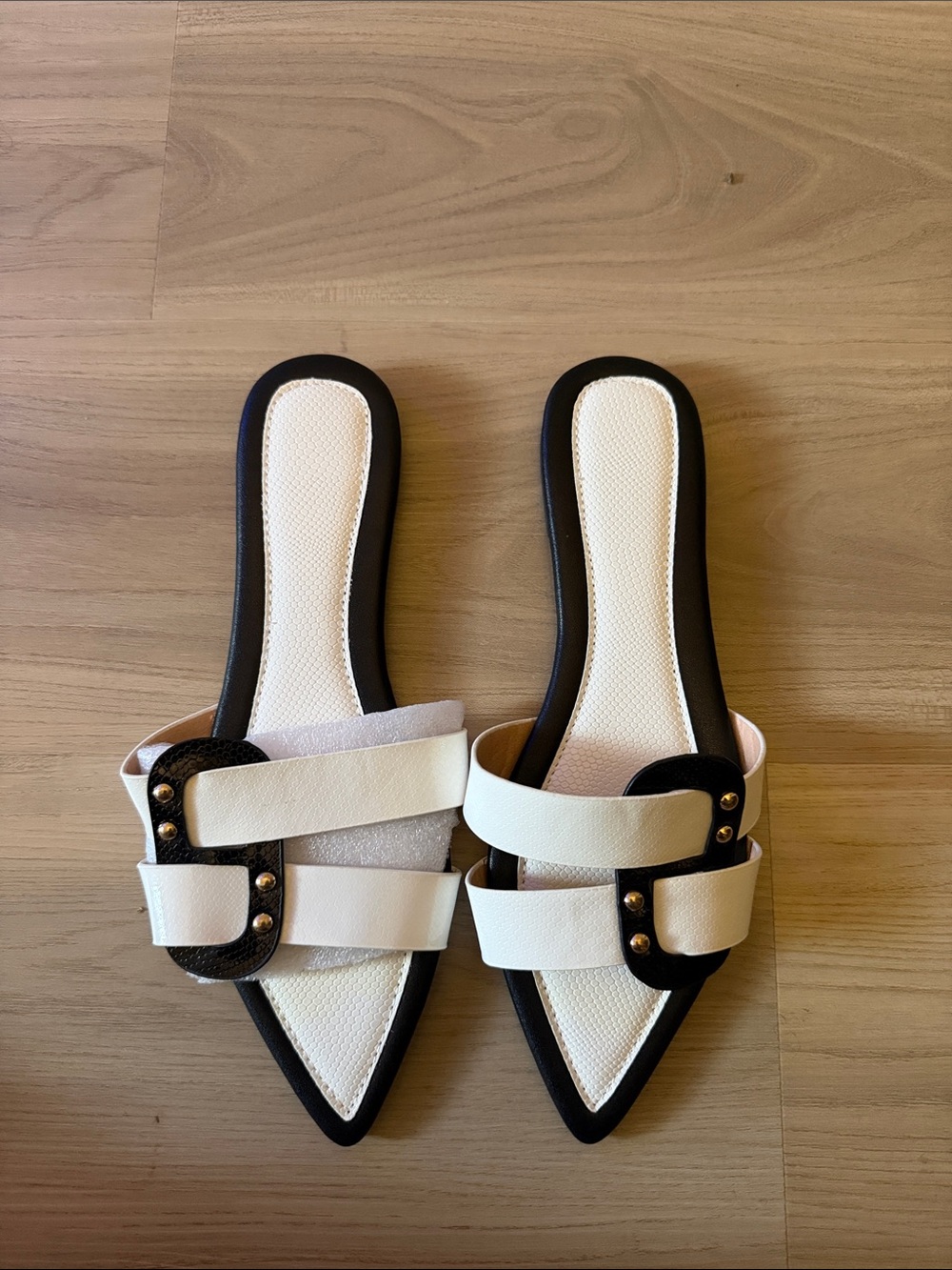 Women's White & Black Pointed Leather Slide Mules